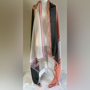 Coeur de Vague - Pink, Gray & White Scarf with angled design.